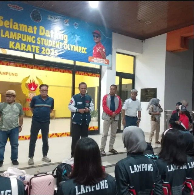Ketua KONI Lampung Lepas Atlet Karate Menuju PON Beladiri 2025