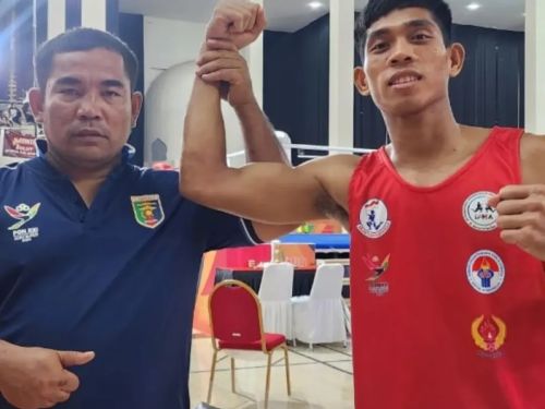 Abdul Muis petarung Muaythai Lampung menang TKO di Byon Madness Studio 6 Emtek City Jakarta