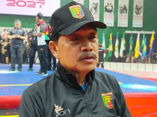 A. Chrisna Putra Wakil Ketua Umum IV KONI Lampung menyampaikan apresiasi kepada kontingen PON Beladiri 2025